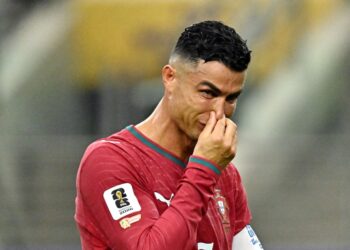 Cristiano Ronaldo chora ao se despedir de sua sexta Copa do Mundo