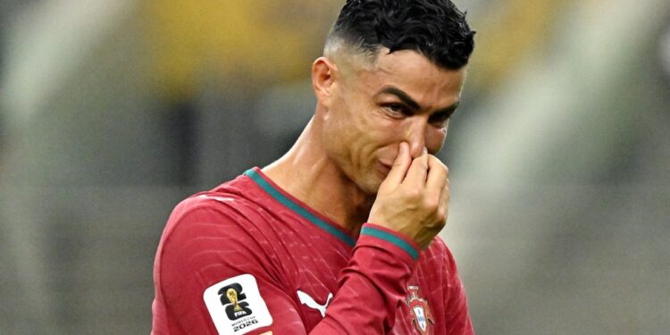 Cristiano Ronaldo chora ao se despedir de sua sexta Copa do Mundo