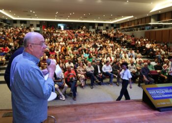 Prefeito José Ronaldo anuncia investimento superior a R$ 126 milhões na educação