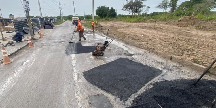 Seinfra intensifica manutenção de pavimentação de vias públicas em Feira