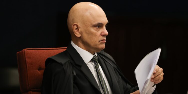 Moraes mantém prisão domiciliar de Bolsonaro e veta visitas com fins eleitorais