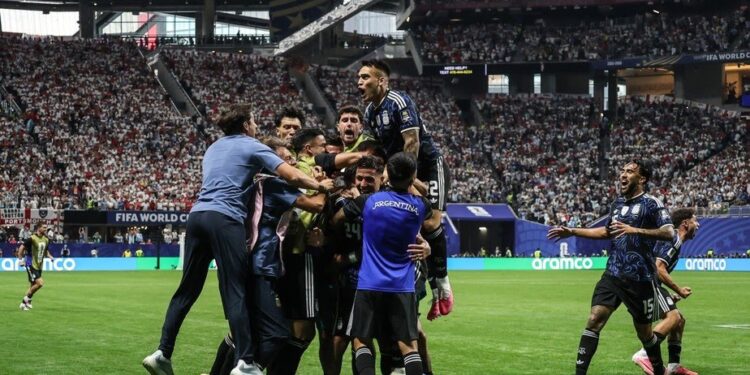 De virada, Argentina vence Inglaterra e vai à final da Copa do Mundo 2026