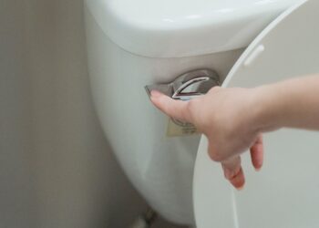 Câncer de intestino dá primeiros sinais no banheiro; veja hábitos de risco e como diagnosticar