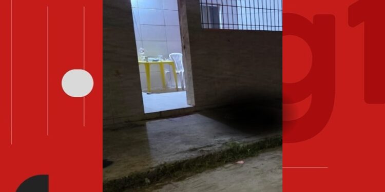 Dono de bar é morto a facadas após discussão por atendimento na Bahia; suspeito é procurado