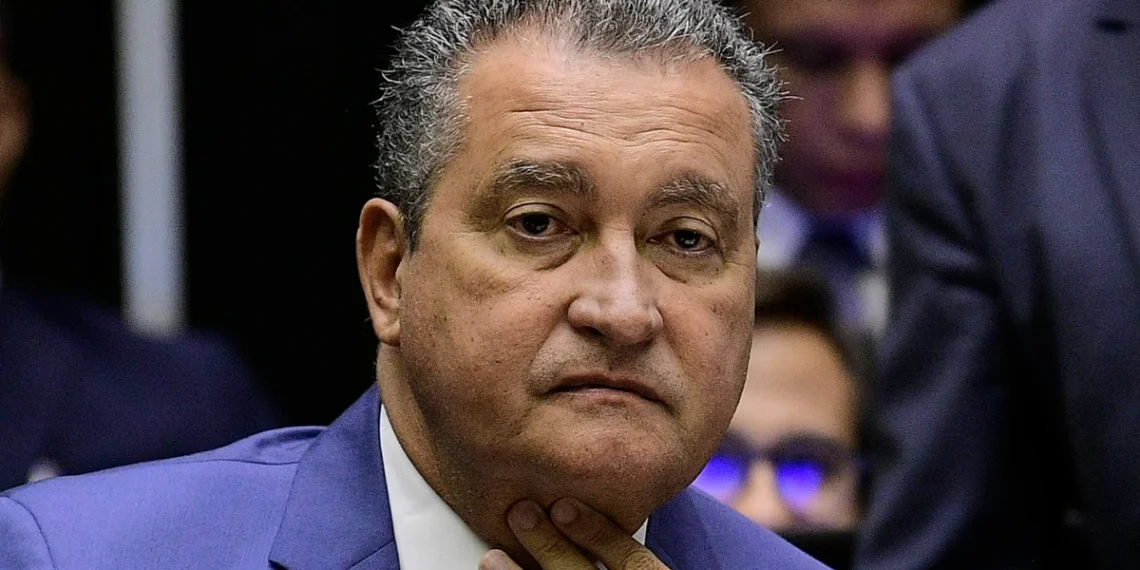 Escândalos de corrupção, polêmicas e desgaste político ameaçam eleição de Rui Costa ao Senado