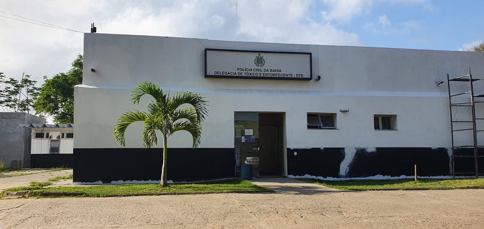 Barbeiro mata pai acidentalmente durante discussão em barbearia na Bahia