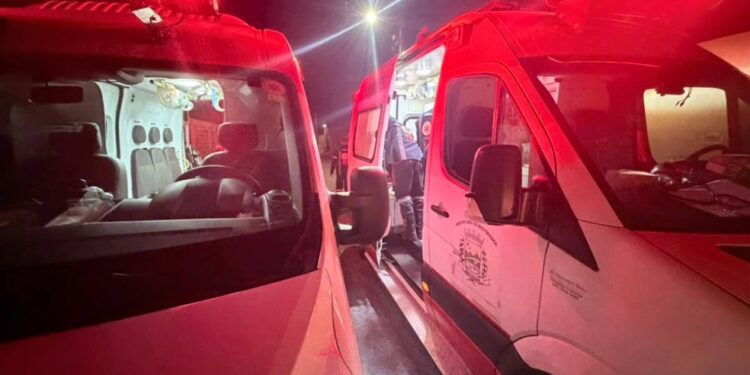 Homem mata namorado da ex-companheira e deixa mulher ferida em ataque a tiros na frente dos filhos dela na Bahia