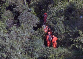Quatro morrem em queda de helicóptero perto da Vista Chinesa, na Zona Sul do Rio