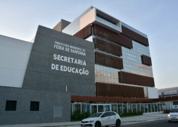Prefeitura de Feira determina progressão funcional vertical a 350 professores