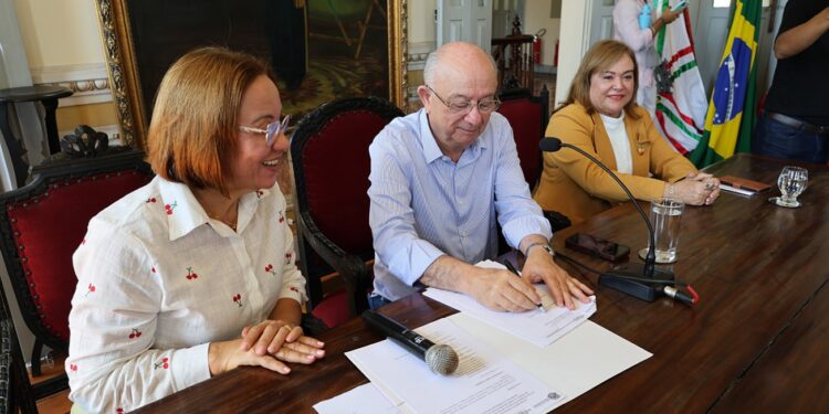 Prefeitura de Feira e Tribunal de Justiça firmam parceria para implantação de grupo reflexivo para homens autores de violência