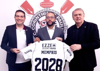 Corinthians anuncia renovação do contrato de Memphis Depay