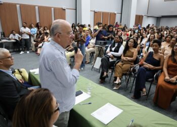 Prefeitura de Feira reforça efetivo da educação empossando mais 128 professores concursados