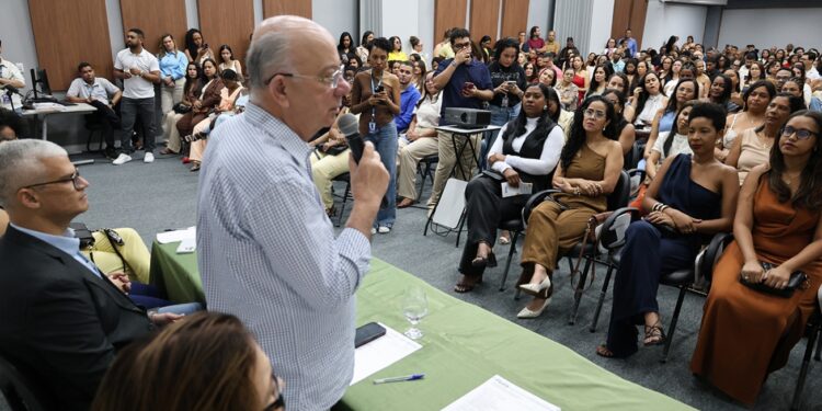 Prefeitura de Feira reforça efetivo da educação empossando mais 128 professores concursados
