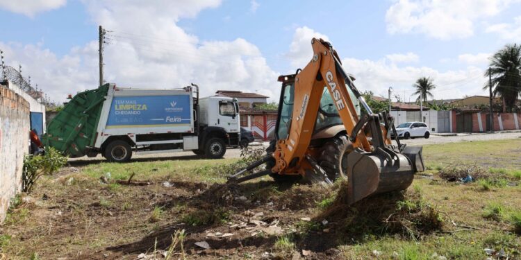 Prefeitura de Feira inicia construção de praça e anuncia pavimentação asfáltica no Parque Sabiá