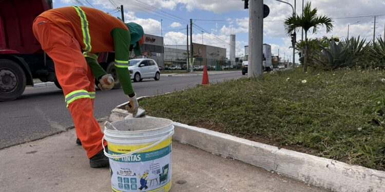 Prefeitura inicia serviços de pintura e sinalização em ruas que receberam nova pavimentação