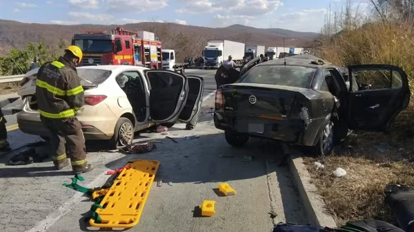 Quatro baianos morrem em acidente com 8 mortos provocado por motorista sem CNH e com tornozeleira que fugia com 137 kg de maconha