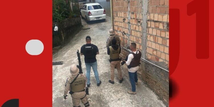 Operação prende 13 suspeitos de integrar organização criminosa que atuava com tráfico de drogas em destino turístico da Bahia