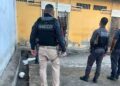 Policial penal é preso em operação que investiga entrada ilegal de celulares em presídio de Feira de Santana