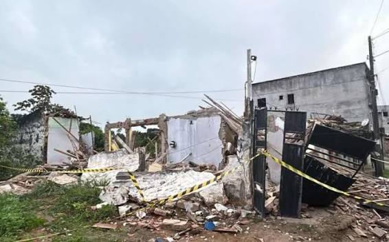 Explosão de botijão de gás deixa três feridos e atinge casas em Santo Antônio de Jesus