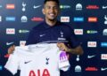 Tottenham anuncia contratação de Savinho