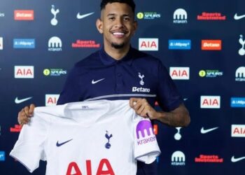Tottenham anuncia contratação de Savinho
