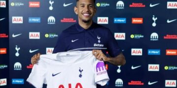 Tottenham anuncia contratação de Savinho