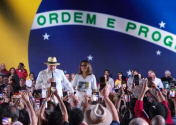 PT oficializa Lula como candidato à Presidência em busca do 4º mandato