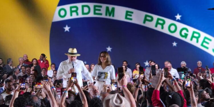 PT oficializa Lula como candidato à Presidência em busca do 4º mandato