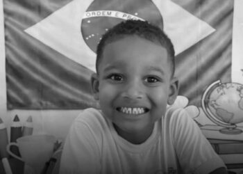 Menino de 4 anos morre após ser atropelado por carro enquanto brincava na porta de casa na Bahia
