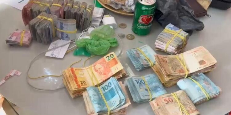 Operação contra tráfico de drogas pelos Correios prende dois e apreende R$ 57 mil em dinheiro em Salvador