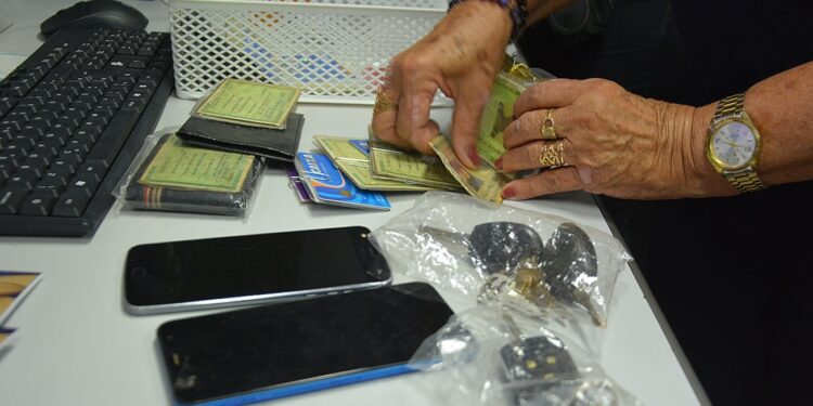 41 documentos e objetos são registrados pela Central de Achados e Perdidos durante a Expofeira