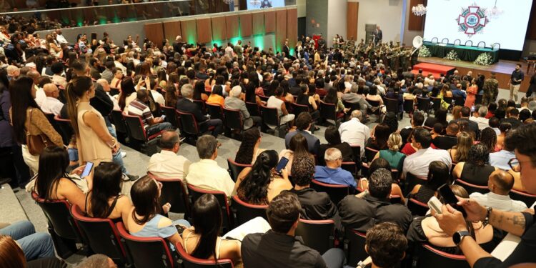Feira de Santana reconhece mérito de cidadãos que contribuem para o desenvolvimento do município