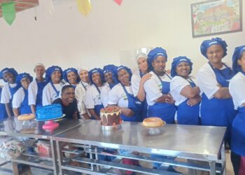 Associação de moradores da comunidade de pau seco promove curso de confeitaria básica em parceria com o Senai