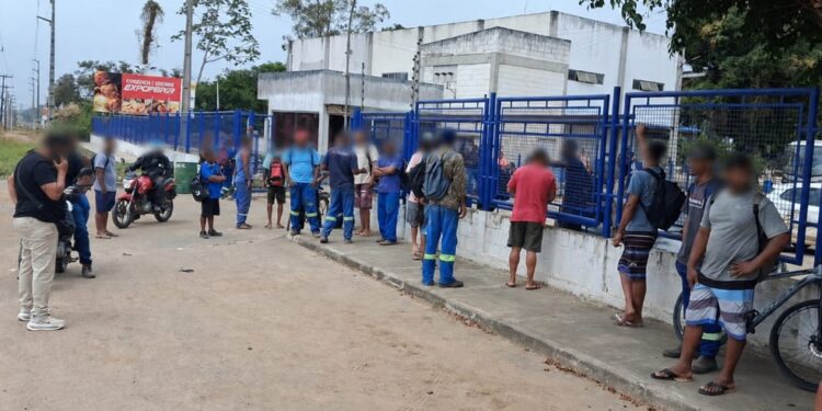 Jovem morre após ser esmagado por peça de metal enquanto trabalhava em Feira de Santana