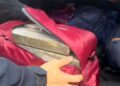 Passageira é presa com 26 kg de droga, carregador de fuzil e munições em ônibus na Bahia