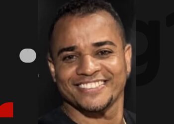 Filho de cantor do Olodum morre após bater moto em rolo compactador na BR-324, em Salvador