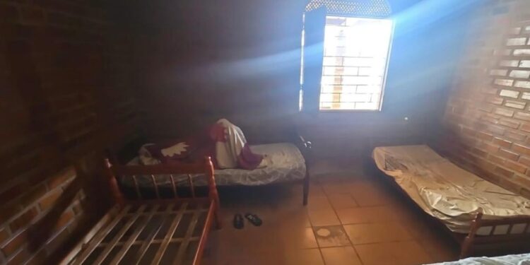 Fiscalização resgata pacientes de condições análogas à escravidão em comunidade terapêutica na BA; um deles vivia no local há 15 anos