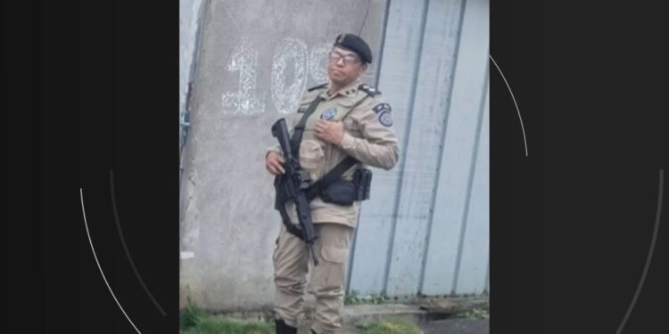 Tenente da Polícia Militar morre após carro capotar em rodovia da Bahia