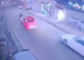 Motociclista é arremessado após batida com carro na Bahia; homem foi preso