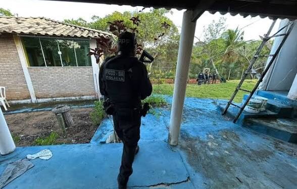 Homem apontado como responsável por vender e distribuir fuzis para grupos criminosos do Nordeste é preso na Bahia