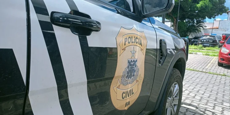 Homem é morto a tiros em bar na Bahia após passar a mão nas nádegas de amigo durante brincadeira