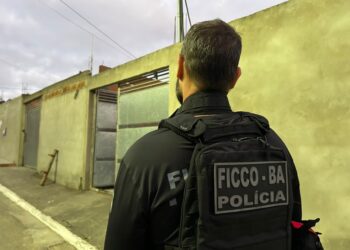 Vinte e uma pessoas são presas e mais de R$ 10 milhões bloqueados durante operação policial na Bahia