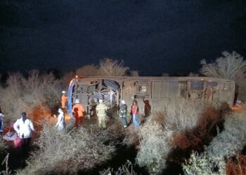 Acidente com ônibus deixa 7 mortos e 13 feridos na Bahia; policial e criança estão entre as vítimas