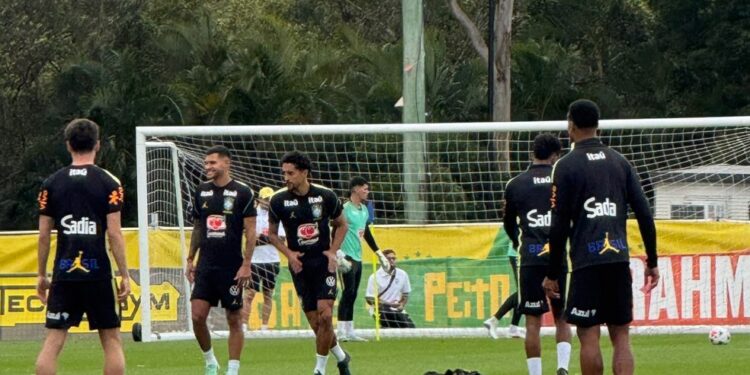 Escalação da Seleção: Ancelotti faz sete mudanças e coloca Raphinha como centroavante