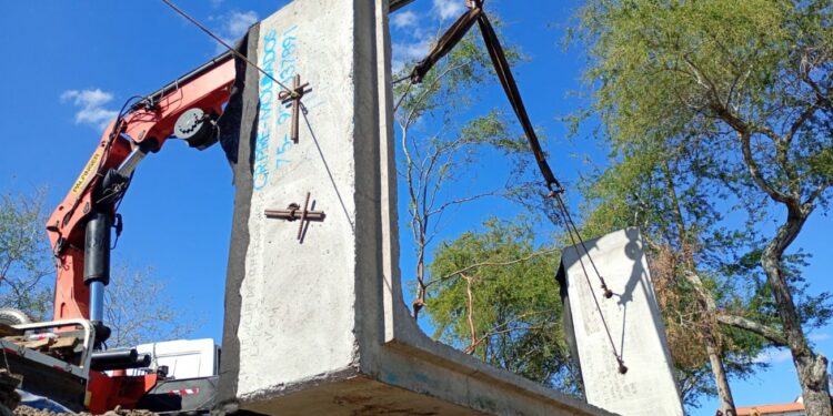 Obra de drenagem avança em ritmo acelerado no bairro Baraúnas
