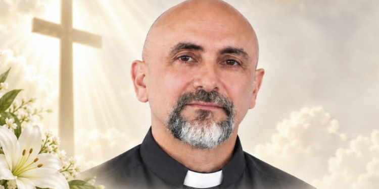 Padre morre após ser atingido por cruz em missa