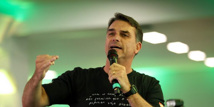 Flávio acusa TSE de ‘censura’ e desiste de ir ao debate da Globo