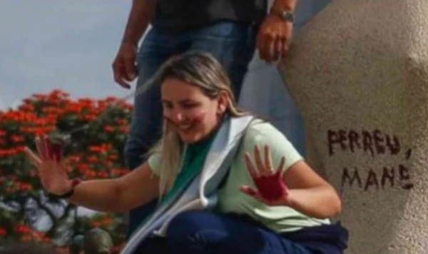 Baiana condenada a 14 anos pelo 8 de Janeiro, Débora do Batom recebe autorização de Moraes para ir ao semiaberto