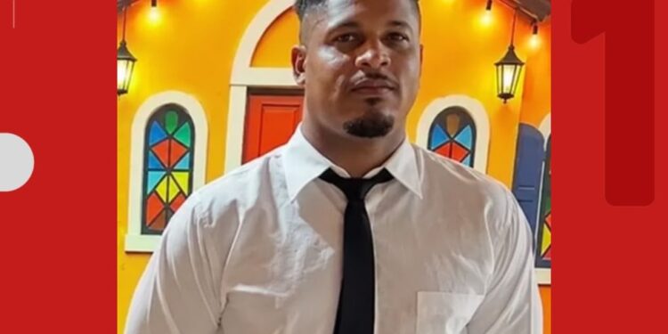 Homem morre afogado ao salvar crianças após canoa virar em praia na Bahia