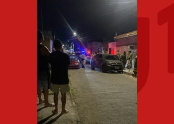Jovem é morto e mulher fica ferida durante troca de tiros em Feira de Santana